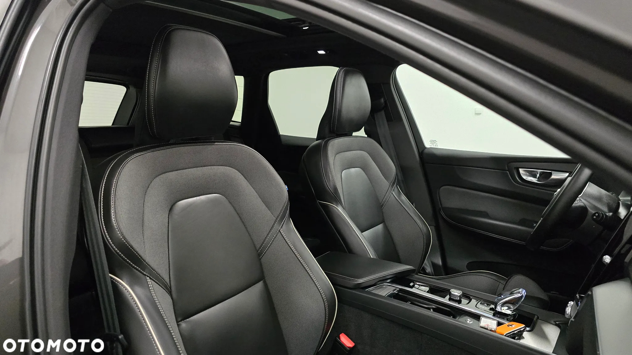Volvo XC 60 B4 D AWD Plus Dark - 22