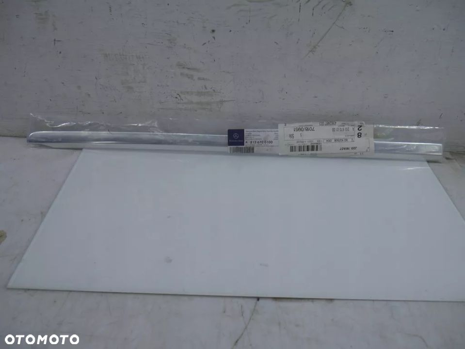 MERCEDES W213 LISTWA CHrom lewy tył a2136700100 - 2