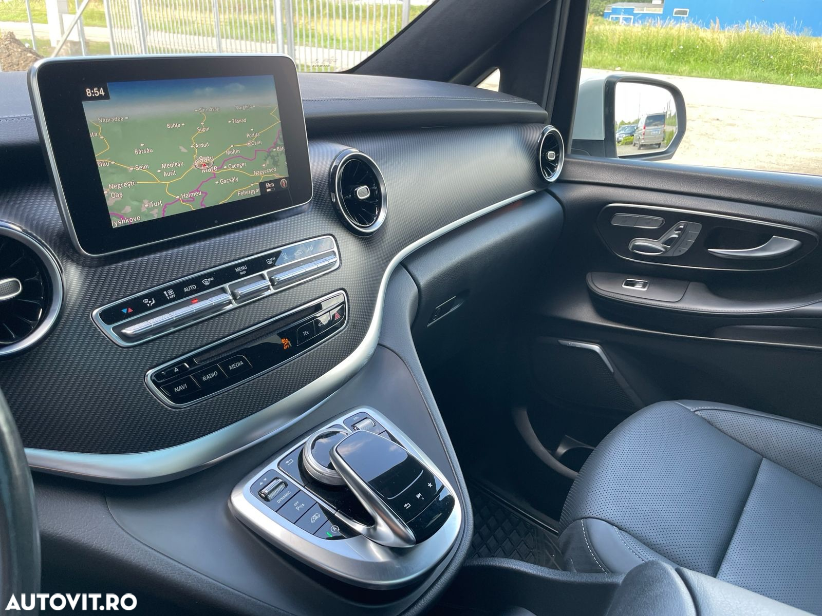 Mercedes-Benz V 300 d lang 4Matic 9G-TRONIC Exclusive - 34
