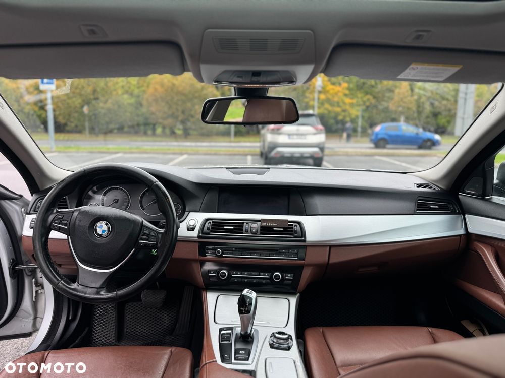 BMW Seria 5 525d Luxury Line - 23