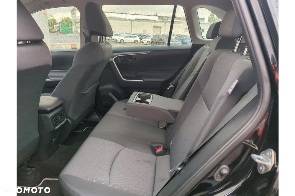 Toyota RAV4 - 6
