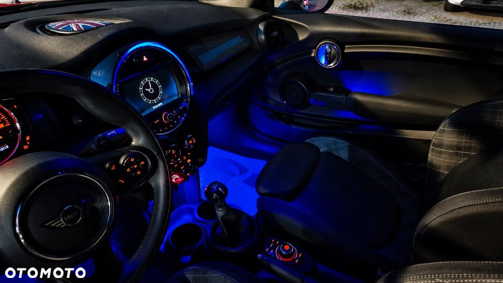 MINI Cooper Sidewalk Trim - 36