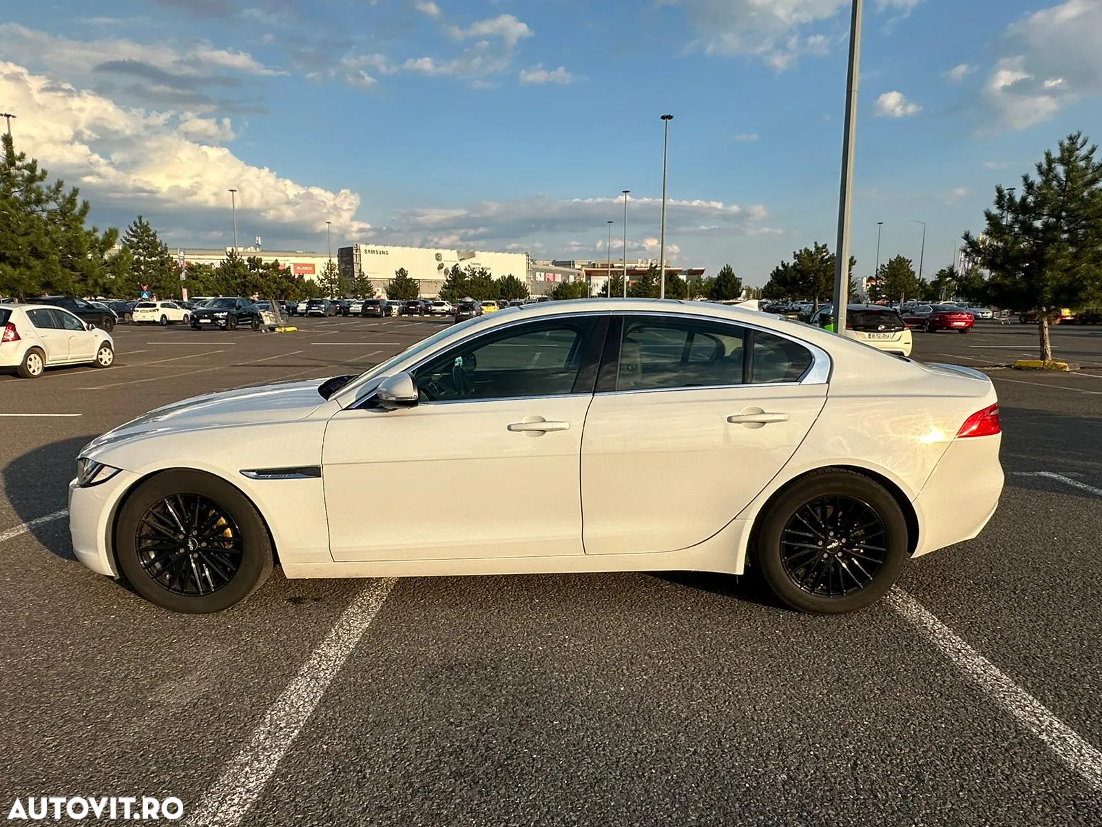 Jaguar XE 2.0 Portfolio - 4