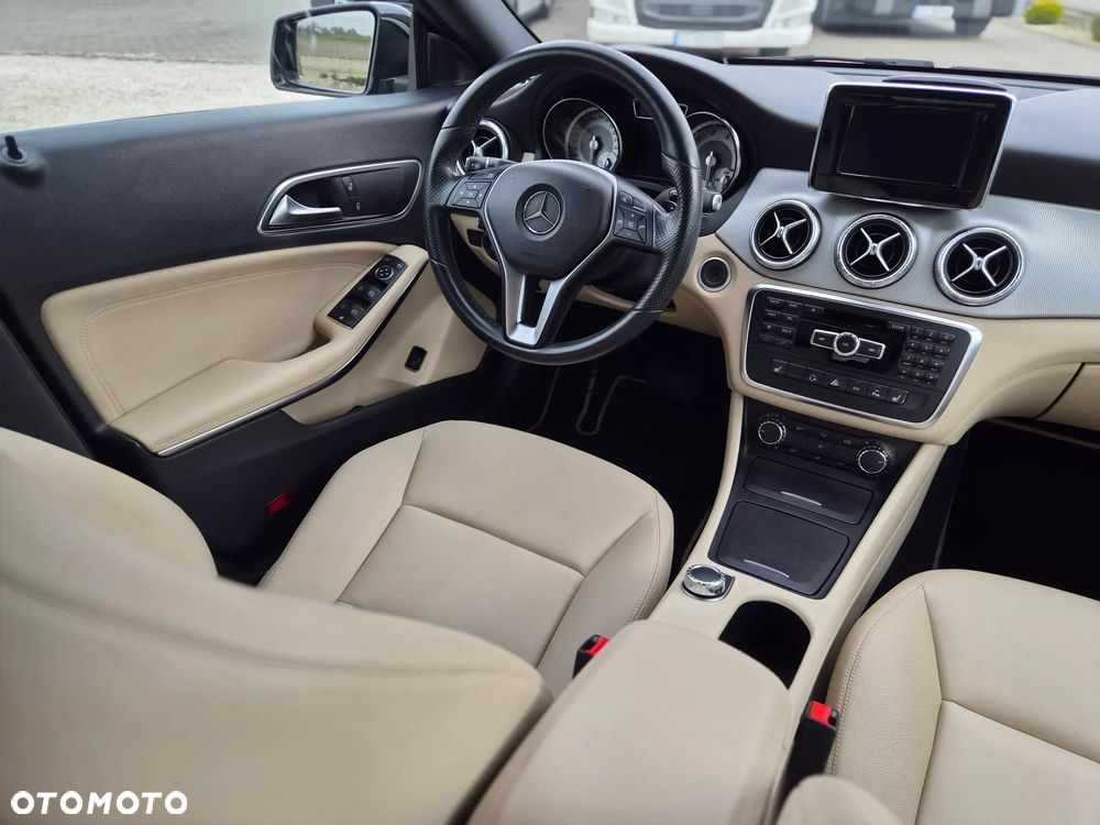 Mercedes-Benz CLA - 13