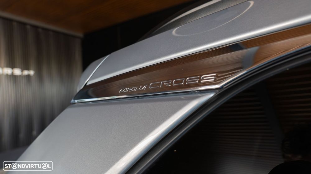 Toyota Corolla Cross 2.0 Hybrid Luxury - 16