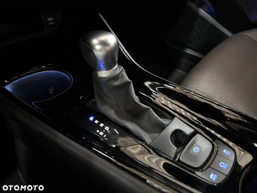 Toyota C-HR 2.0 Hybrid Executive - 24