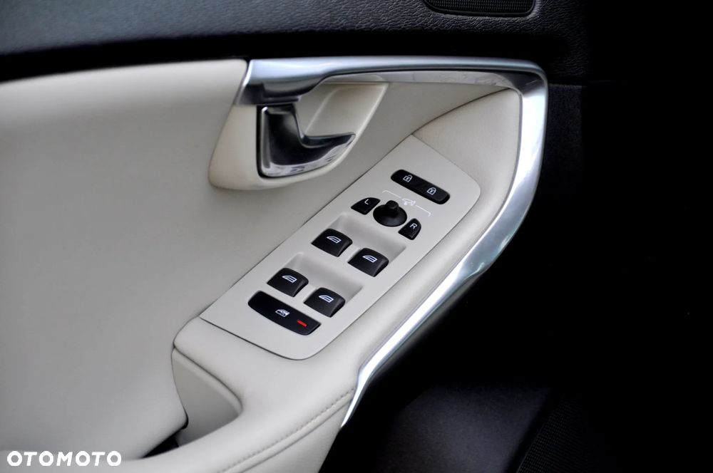 Volvo V40 T2 Geartronic Inscription - 38