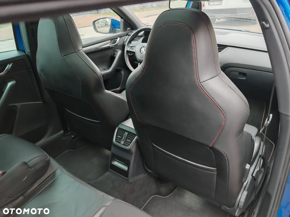 Skoda Octavia 2.0 TDI DSG RS - 10