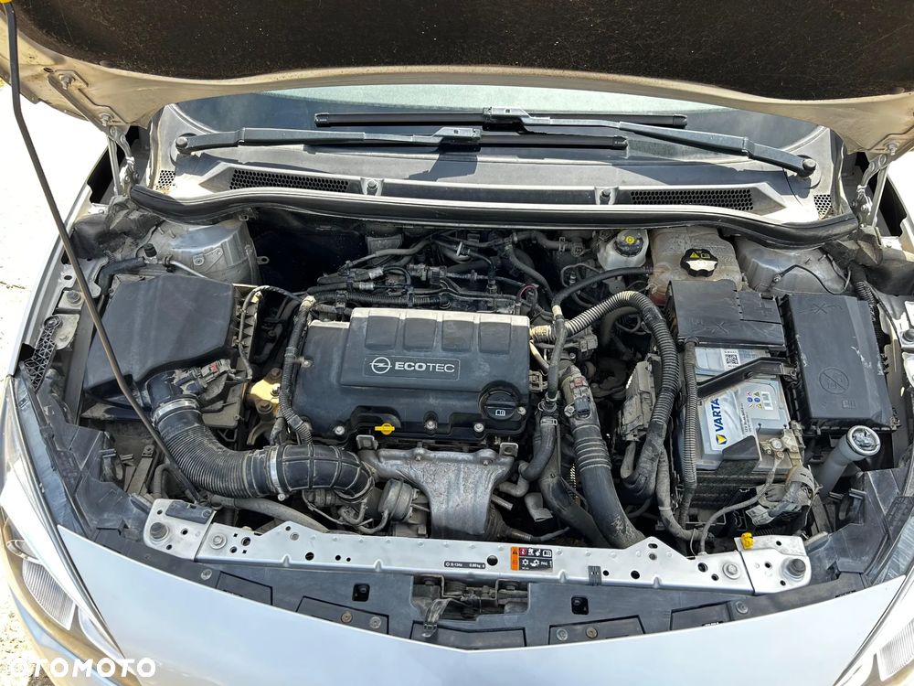 Opel Astra IV GTC 1.4 T Sport EU6 - 18