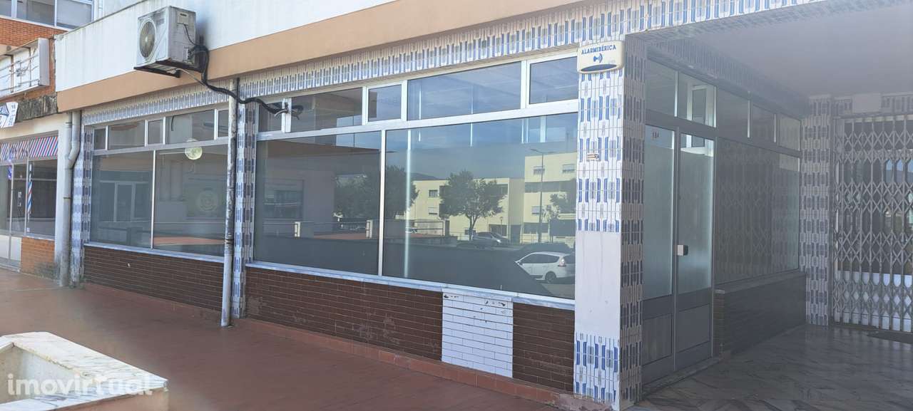 Loja comercial em Darque com estacionamento - Grande imagem: 4/16