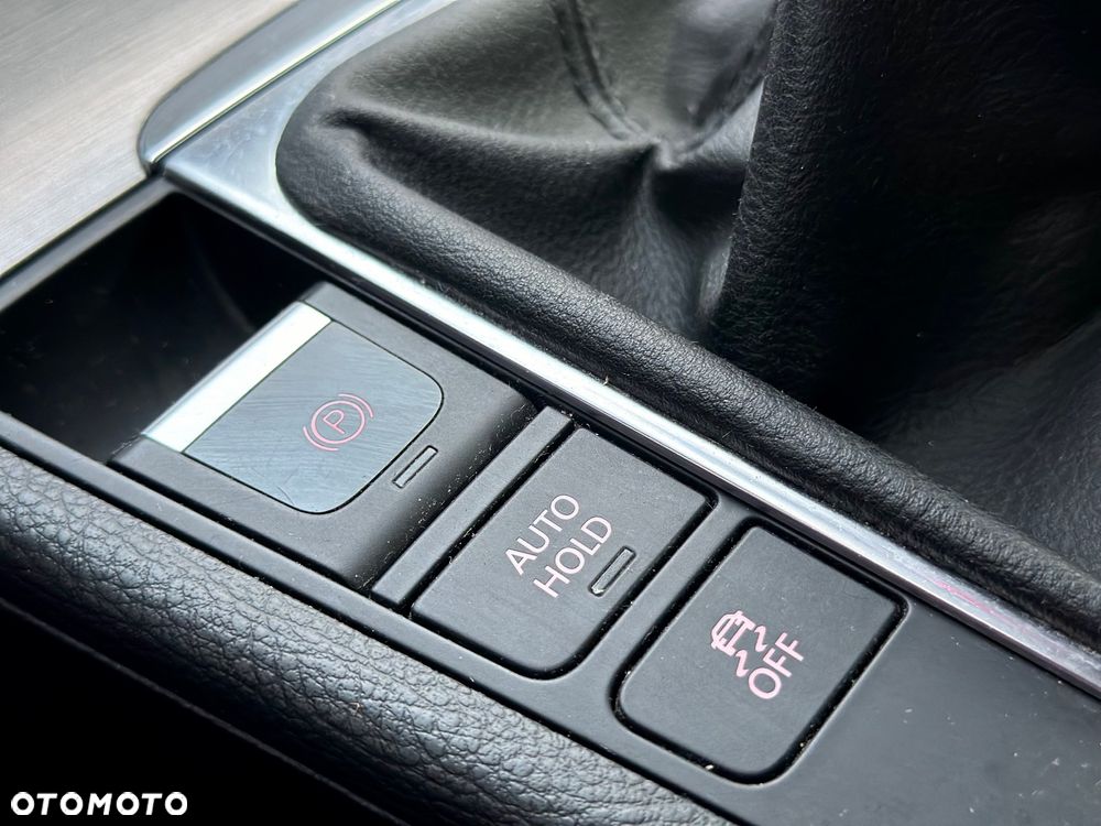 Volkswagen Passat 1.8 TSI Exclusive - 18