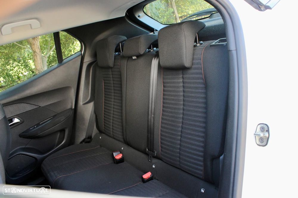 Peugeot 2008 1.2 PureTech Active EAT8 - 24