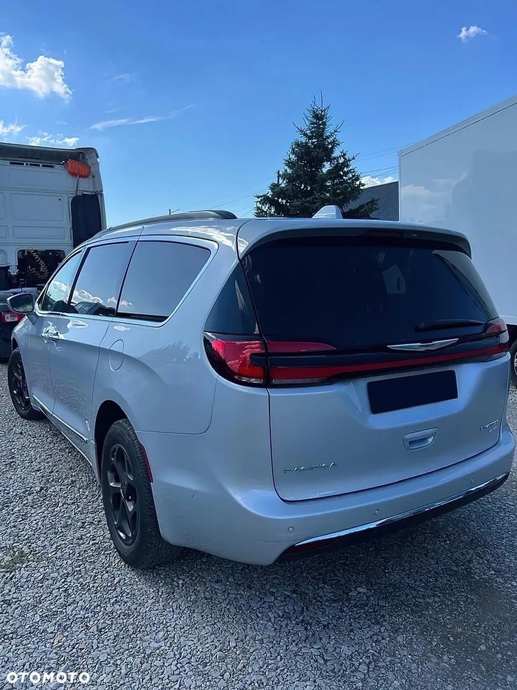 Chrysler Pacifica - 4