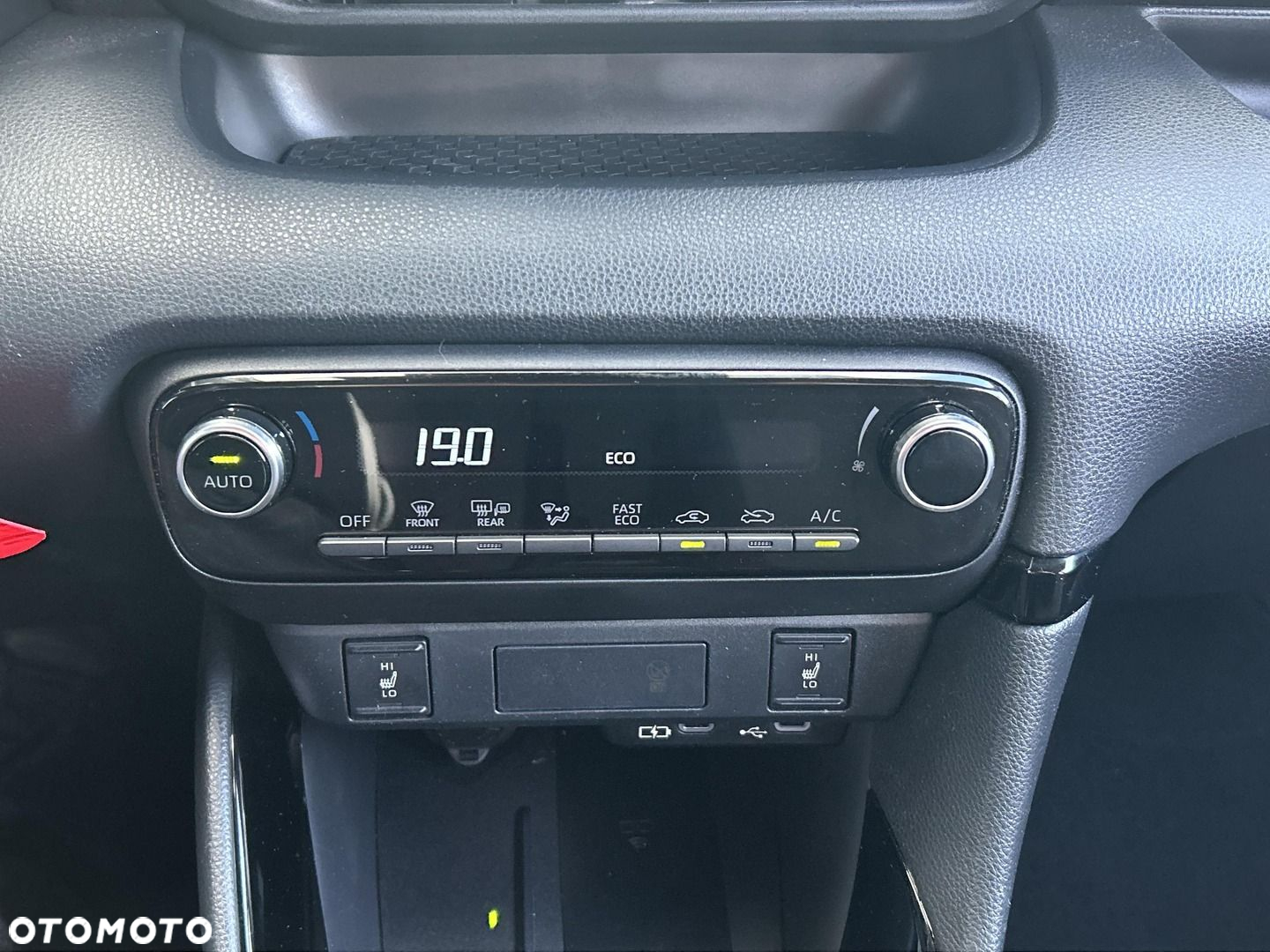 Toyota Yaris Hybrid 1.5 Style - 19