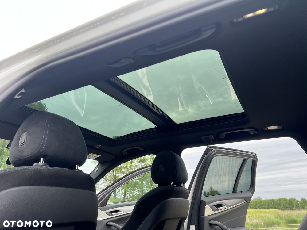 BMW Seria 5 520d M Sport - 32