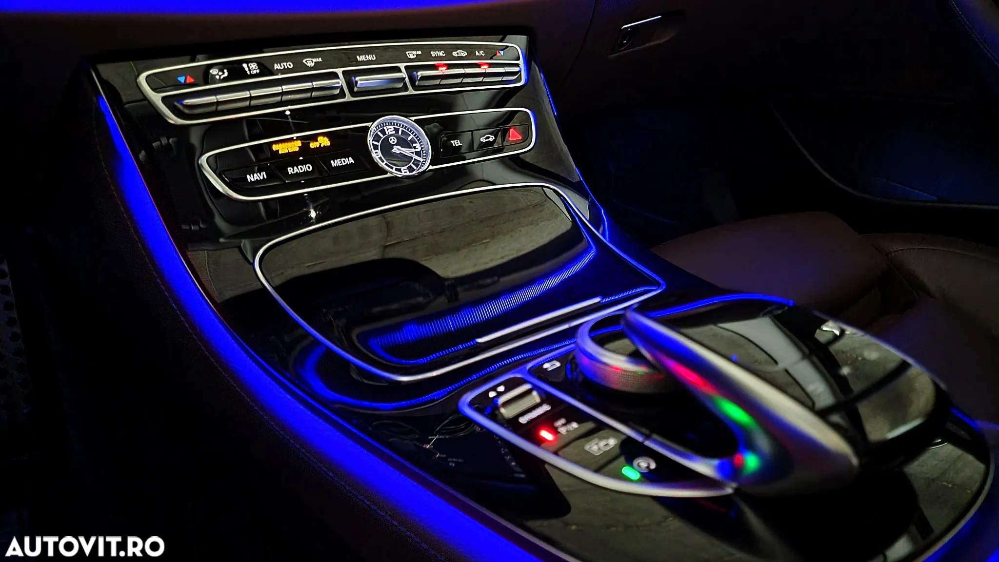 Mercedes-Benz E 220 d T 9G-TRONIC Avantgarde - 25