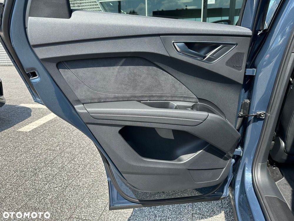Audi Q4 e-tron - 24