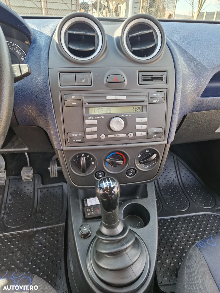 Ford Fiesta 1.25i Ambiente - 12