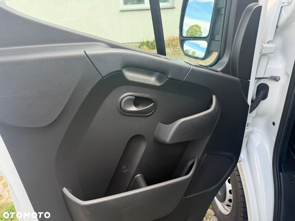Nissan NV400 - 18