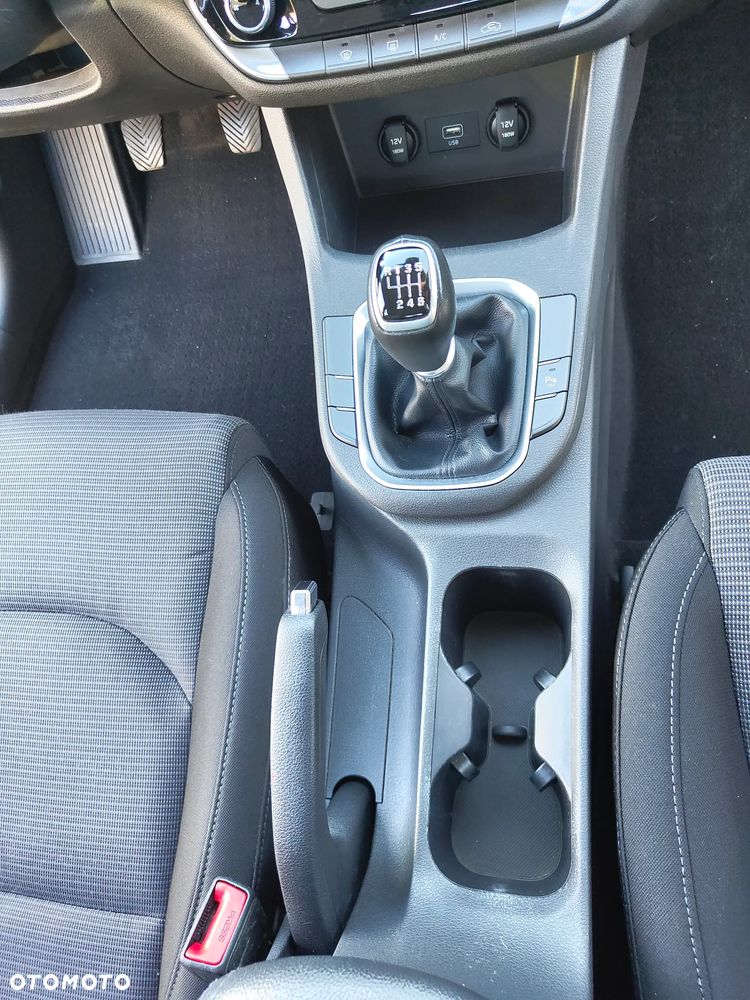 Hyundai i30 1.5 DPI Classic + - 16
