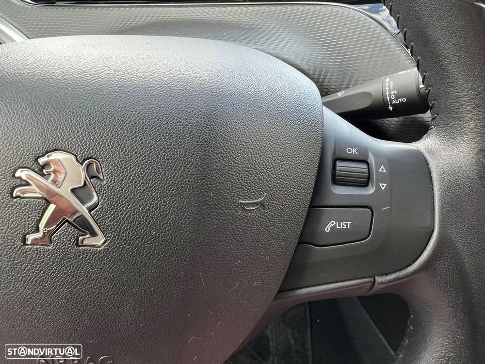 Peugeot 208 1.2 PureTech Signature - 34