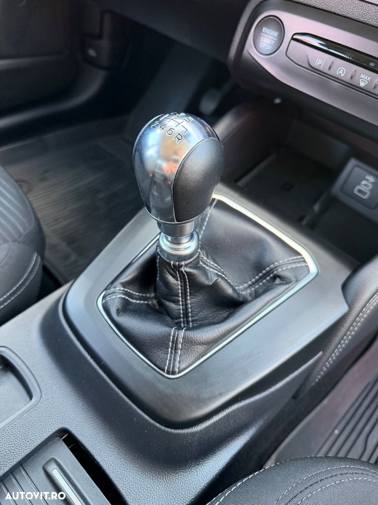 Ford Focus 1.0 EcoBoost MHEV Titanium X - 12