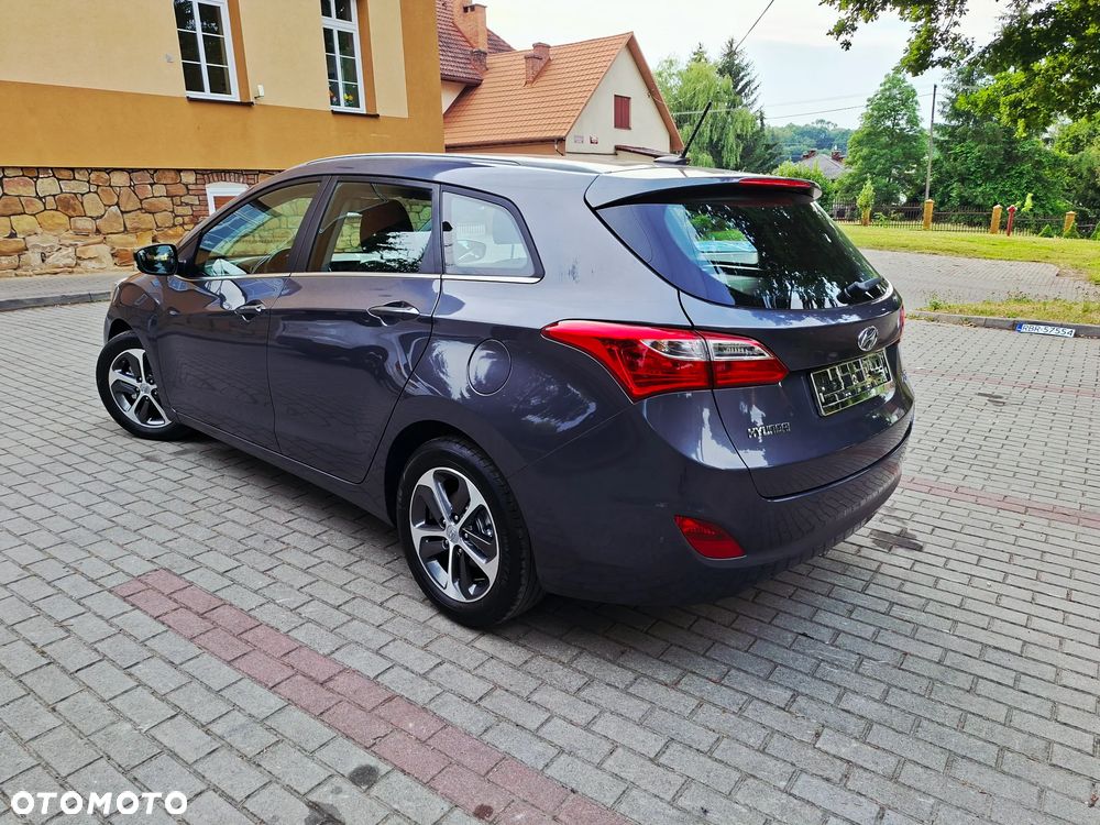 Hyundai i30 blue Kombi 1.6 GDi Passion - 4