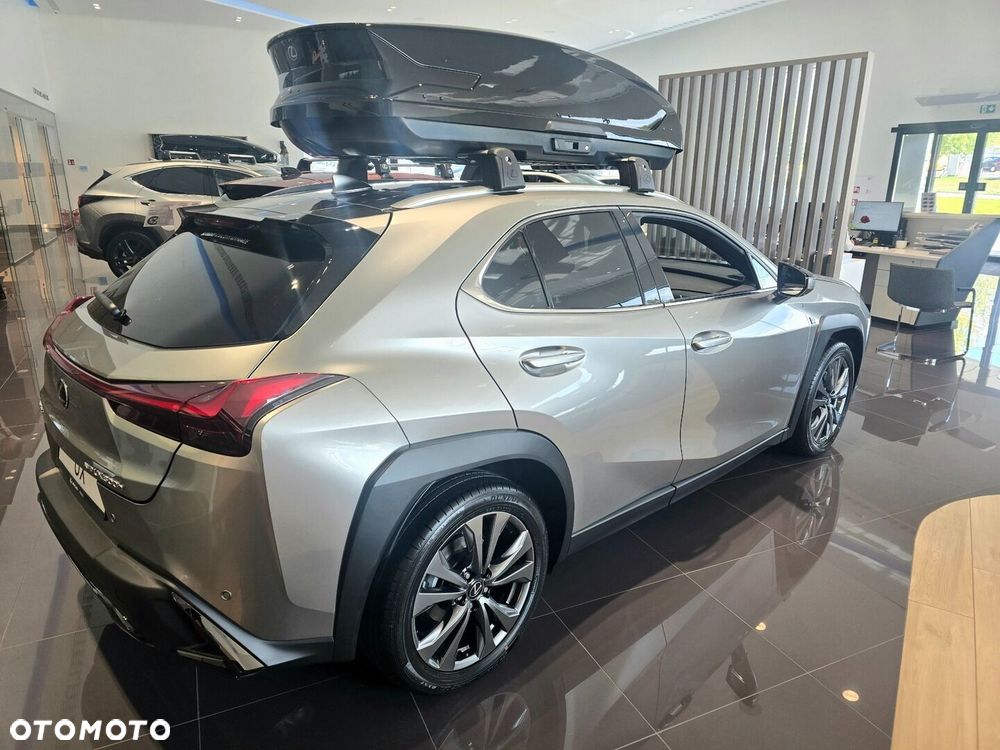Lexus UX - 3