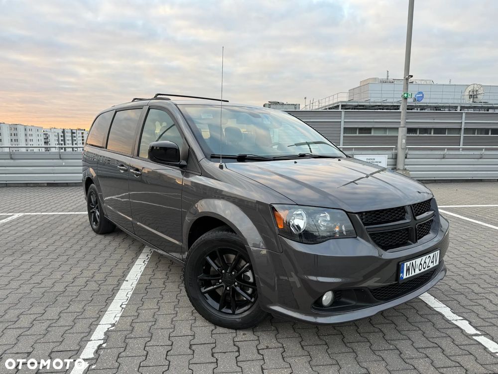 Dodge Grand Caravan - 2