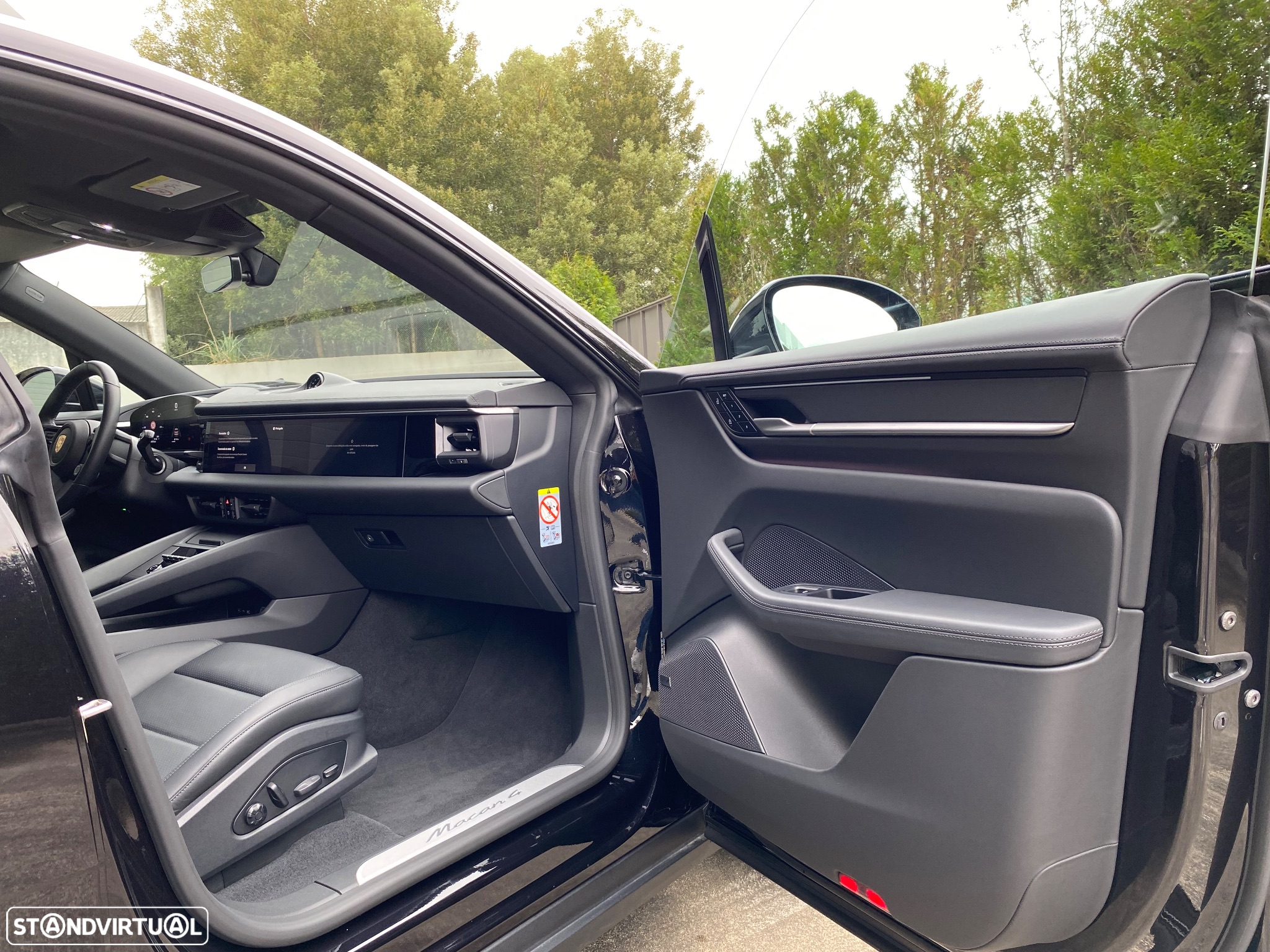 Porsche Macan Electric 4 - 22
