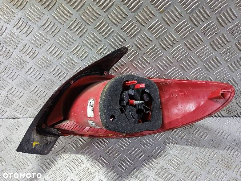 LAMPA LEWA TYLNA PEUGEOT 206+ - 2