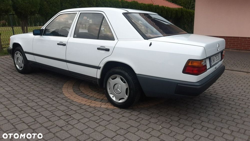 Mercedes-Benz W124 (1984-1993) - 28