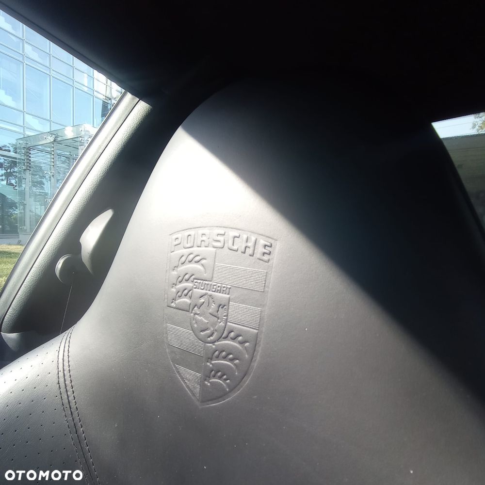 Porsche 911 Carrera - 10