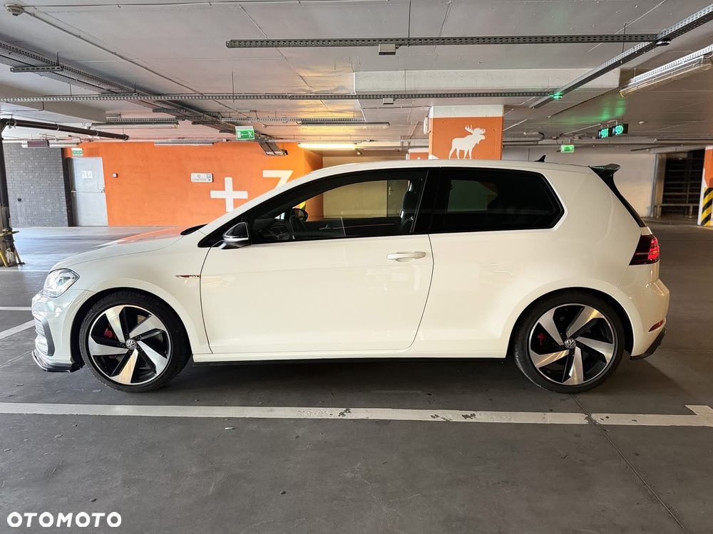 Volkswagen Golf - 8