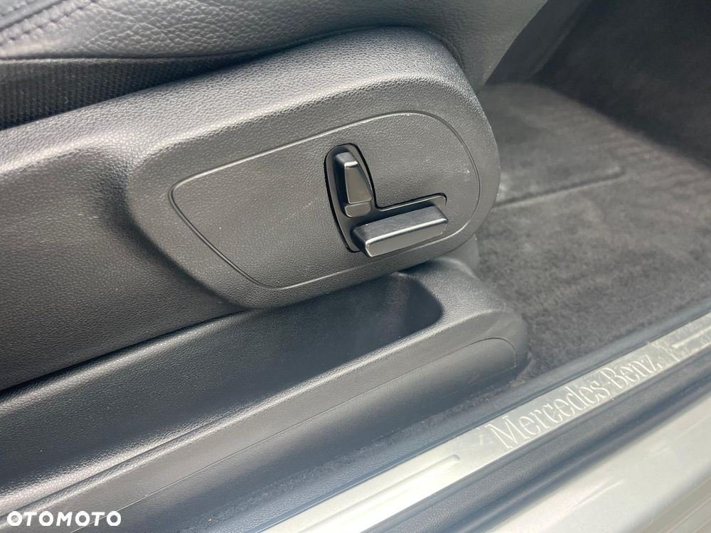 Mercedes-Benz Klasa A 180 Autotronic Special Edition - 21