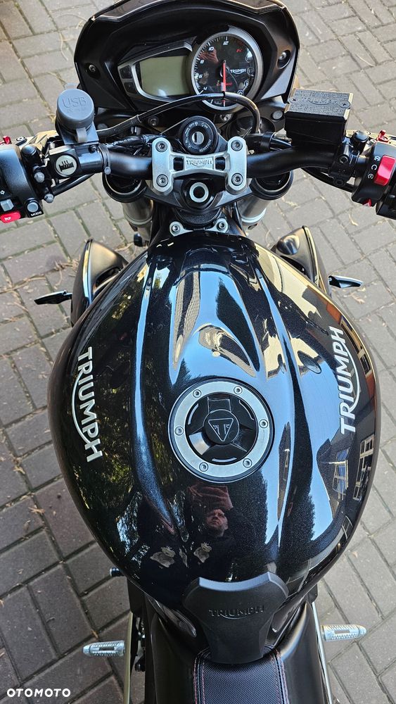 Triumph Street Triple - 25