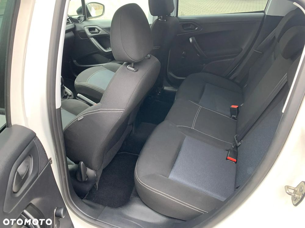 Peugeot 208 - 21