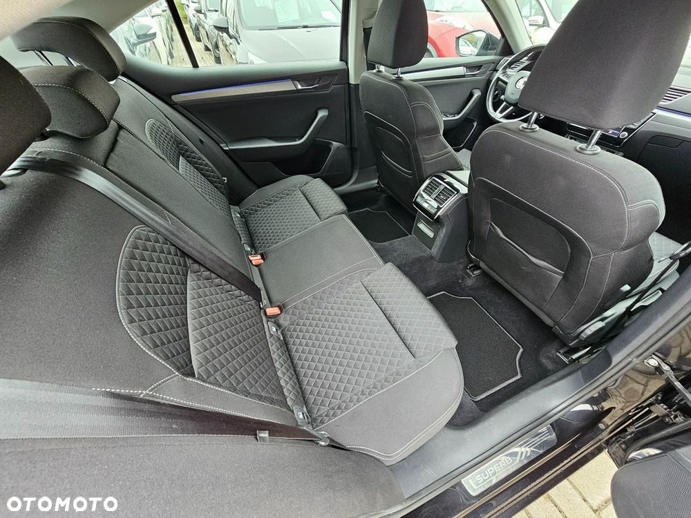 Skoda Superb 2.0 TDI SCR Ambition DSG - 38