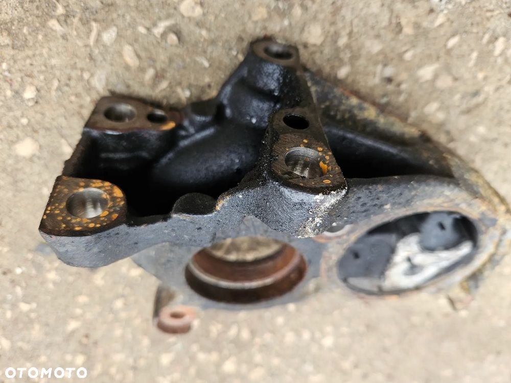 Peugeot 407 Citroen C4 C5 X7 III  1.6 HDI łapa podpora półosi 9651493280 - 4