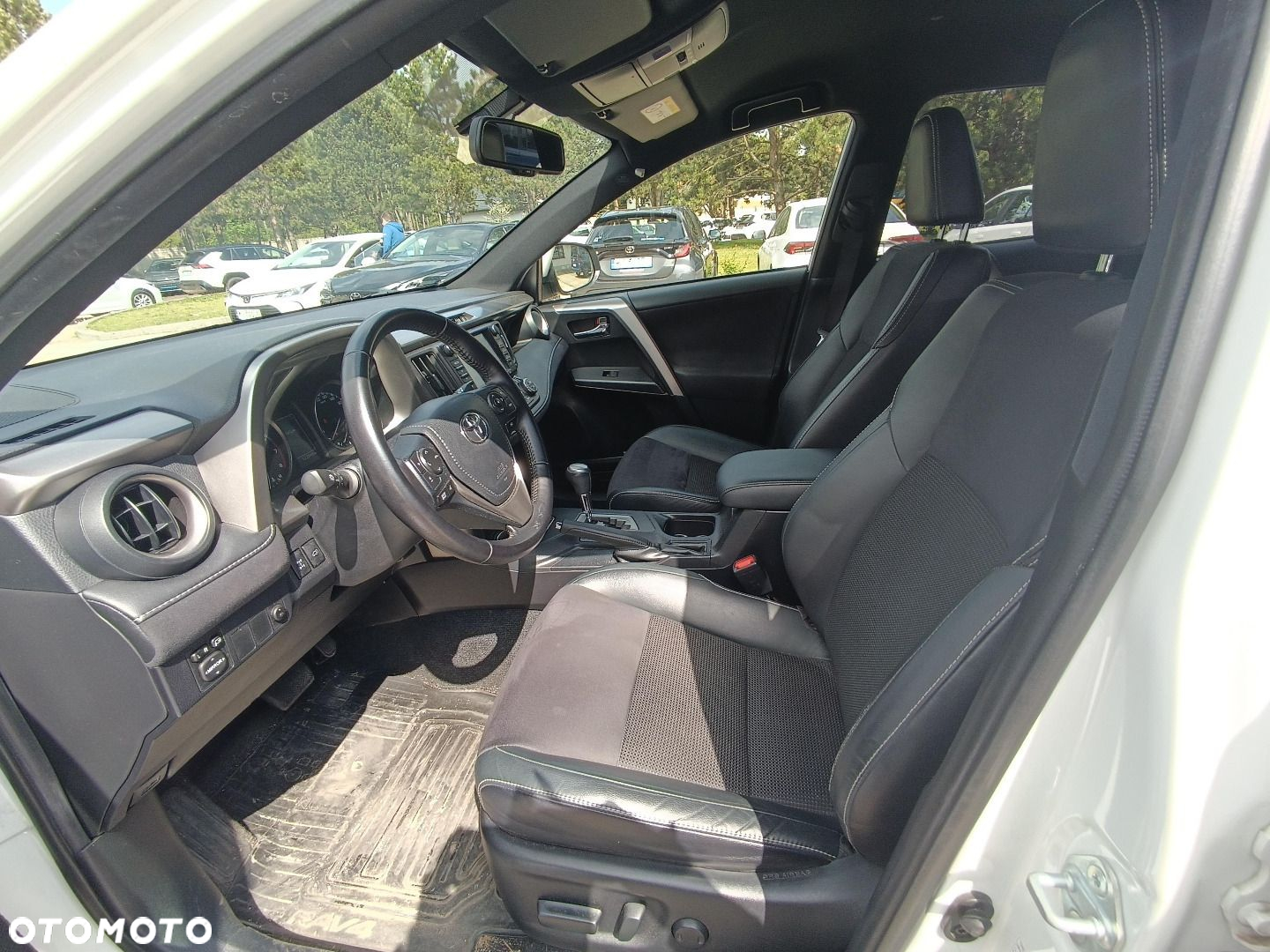 Toyota RAV4 - 8