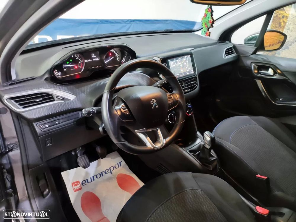 Peugeot 208 1.2 PureTech Signature - 13