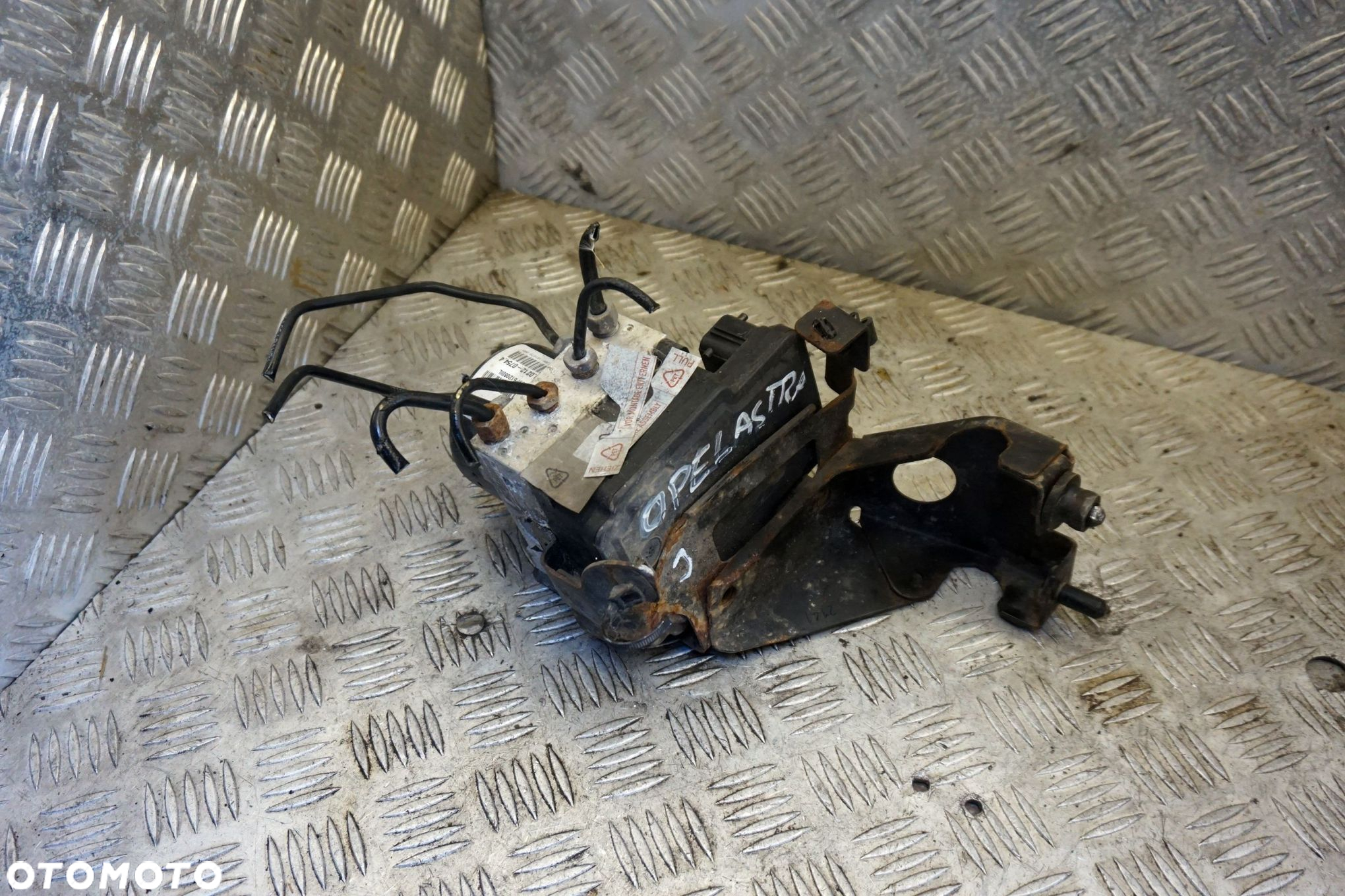 POMPA HAMULCOWA ABS ASTRA IV J 1.4 16V 13379599 OPEL 2009-2015 - 2