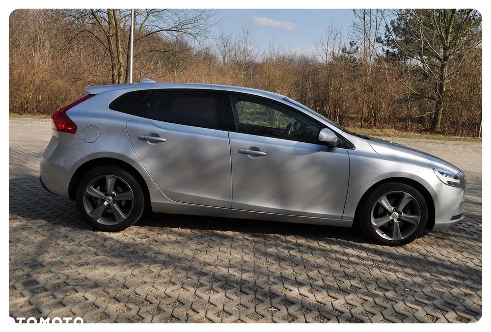 Volvo V40 T2 Drive-E Momentum - 17