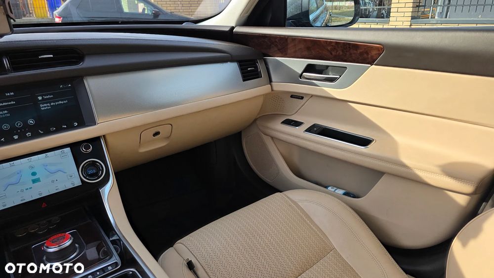 Jaguar XF 20d AWD Prestige - 25