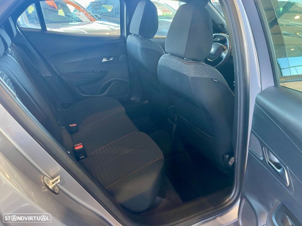 Peugeot 2008 1.2 PureTech Active Pack EAT8 - 24