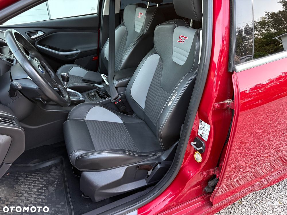 Ford Focus SW 1.0 EcoBoost S&S ST-Line - 19