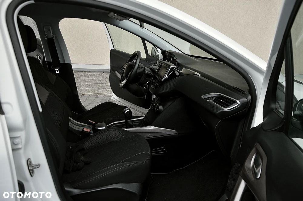 Peugeot 2008 1.2 Pure Tech Active - 12