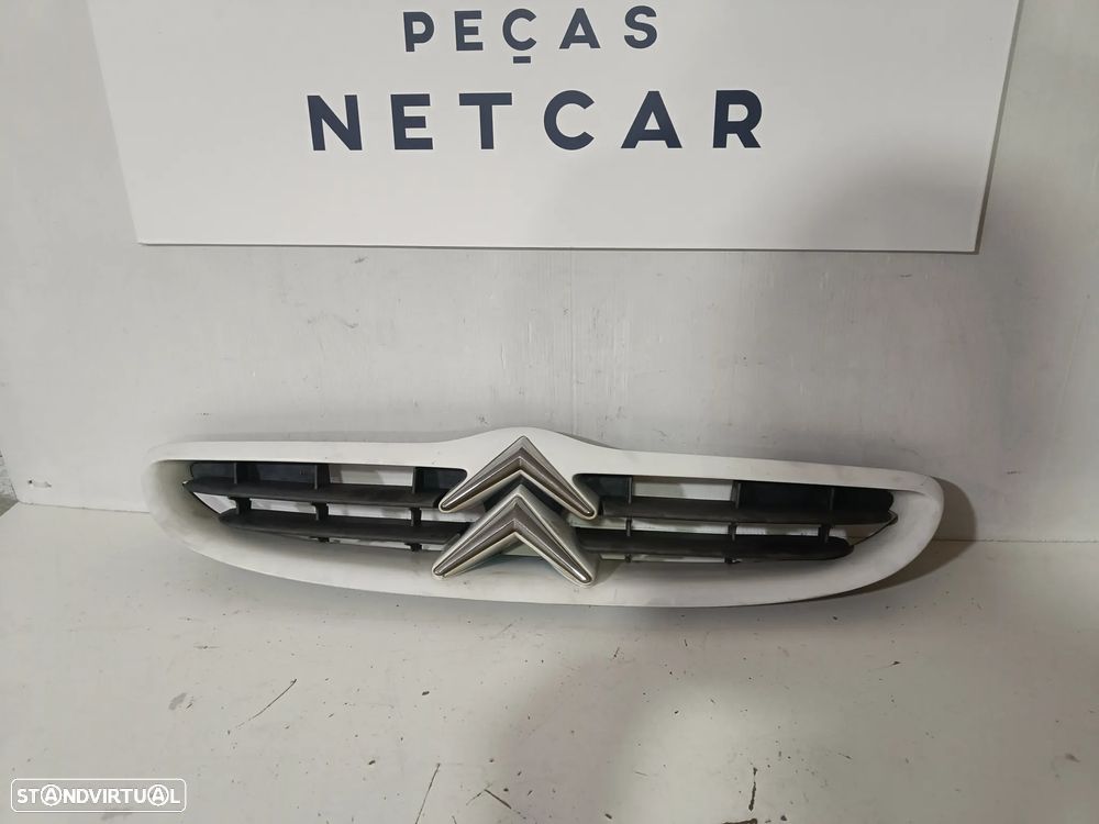 Grelha capot Citroen Saxo 2001 - 1