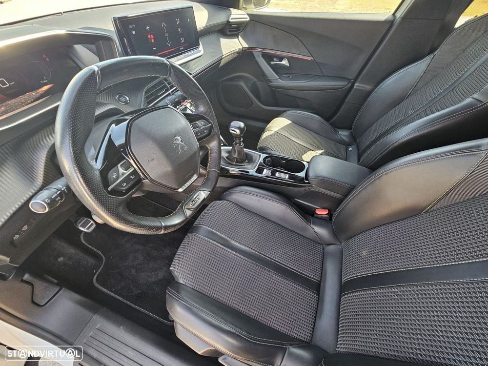 Peugeot 2008 1.2 PureTech GT - 19