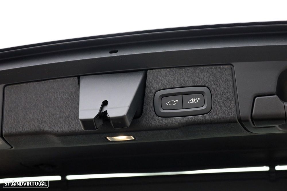 Volvo XC 60 2.0 T6 PHEV Black Edition AWD - 7